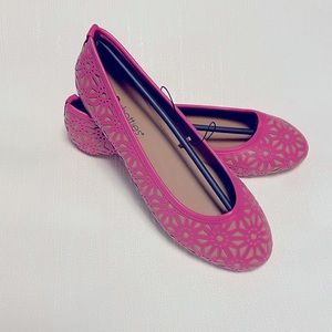 Chatties cutout ballet flat